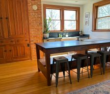 United States Iowa Iowa City vacation rental compare prices direct by owner 32801544