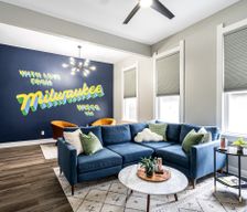 United States Wisconsin Milwaukee vacation rental compare prices direct by owner 13216662