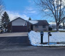 United States Wisconsin Oshkosh vacation rental compare prices direct by owner 33561771