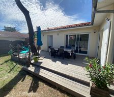 France Nouvelle-Aquitaine Hourtin vacation rental compare prices direct by owner 5440302