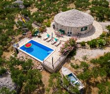 Croatia Splitsko-dalmatinska županija Supetar vacation rental compare prices direct by owner 5203891