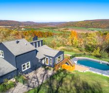 United States New York LaFayette vacation rental compare prices direct by owner 11375776