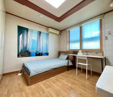 South Korea Seoul Yeongdeungpo-gu vacation rental compare prices direct by owner 25867562