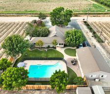 United States California Parlier vacation rental compare prices direct by owner 27476284