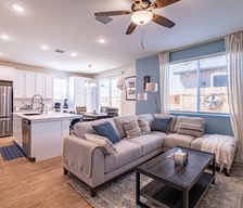 United States California Fresno vacation rental compare prices direct by owner 28350405