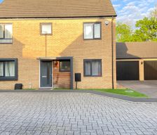 United Kingdom England Oxley Park vacation rental compare prices direct by owner 27409502