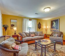 United States Arkansas Fayetteville vacation rental compare prices direct by owner 33501477