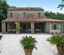 Italy Marche Pesaro vacation rental compare prices direct by owner 29437307
