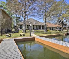 United States Texas Montgomery vacation rental compare prices direct by owner 12061563