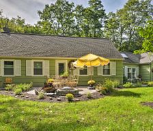 United States New York Pittsford vacation rental compare prices direct by owner 13163151