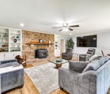 United States Arkansas Fayetteville vacation rental compare prices direct by owner 27259259