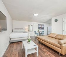 United States California Fresno vacation rental compare prices direct by owner 32269924