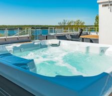 Poland Warmia-Masuria Giżycko vacation rental compare prices direct by owner 16314336