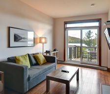 Canada Quebec Lac-Supérieur vacation rental compare prices direct by owner 10943467
