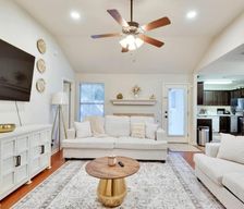 United States  Kyle vacation rental compare prices direct by owner 32300764