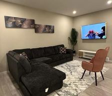 Canada Alberta Calgary vacation rental compare prices direct by owner 33498033
