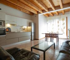Italy Veneto Castelnuovo del Garda vacation rental compare prices direct by owner 26931046
