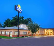 United States Iowa Waterloo vacation rental compare prices direct by owner 11914389