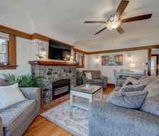 United States Hawaii Milwaukee vacation rental compare prices direct by owner 28930579