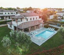 Croatia  Sveti Lovreč Pazenatički vacation rental compare prices direct by owner 19080220