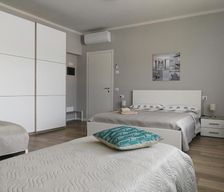 Italy Lombardia Cunettone-villa vacation rental compare prices direct by owner 4635856