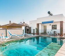 Spain Andalucía Conil de la Frontera vacation rental compare prices direct by owner 11574999