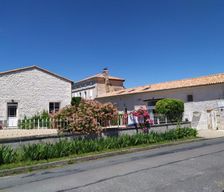 France  Saint-Seurin-de-Palenne vacation rental compare prices direct by owner 5268413