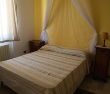 Italy Marche Sassoferrato vacation rental compare prices direct by owner 13900509