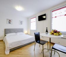 Italy Provincia di Brescia Sirmione vacation rental compare prices direct by owner 29850541