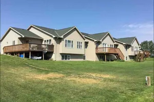 United States South Dakota Pierre vacation rental compare prices direct by owner 26637182