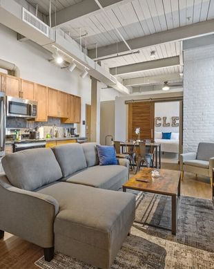 United States Ohio Cleveland vacation rental compare prices direct by owner 11417567