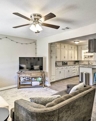 United States Texas Arlington vacation rental compare prices direct by owner 13055452