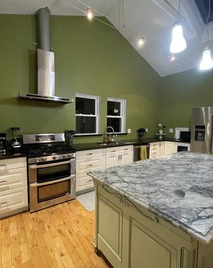 United States New York Troy vacation rental compare prices direct by owner 24941903