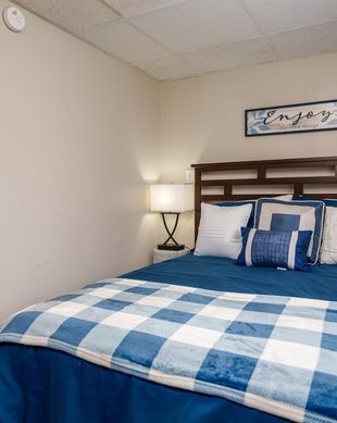United States West Virginia Morgantown vacation rental compare prices direct by owner 25002350