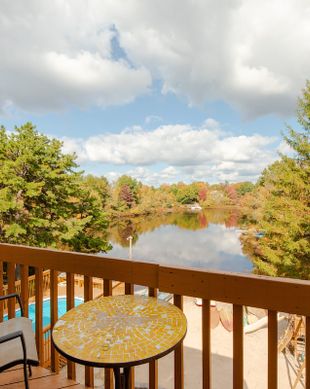 United States Pennsylvania Pocono vacation rental compare prices direct by owner 11401709