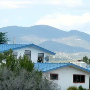 2-floor Rural Hillside Serenity Close to Town.  Hike and Bike from the House