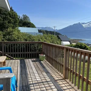 Snappers Inn cottage with water views, free bikes, washer/dryer, walk to town