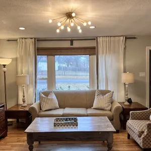 Luxury 5-Star  Home ~ Location~Fenced Yard~Families~Couples~King Bed