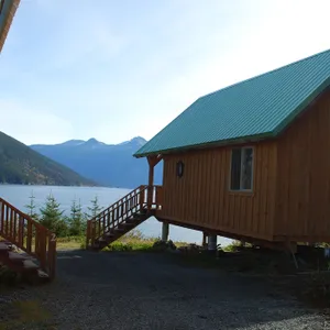 The Gathering Place Cabin #1, rustic cabin on the water, close to Chilkoot River