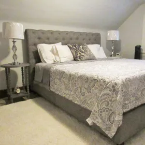 Classic Bungalow Modern w/a Splash of Glam ZOO AKSARBEN UNMC UNO Bergan Mercy