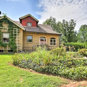 Spacious Louisville Home: Walk to Restaurants!