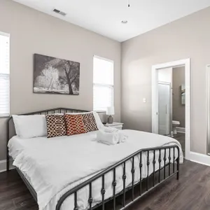 Stay for GenCon - Indy Chic, 4 Bdrm!