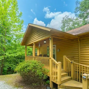 Sunny Woods Cabin - Beautifully designed modern rustic getaway with fire pit