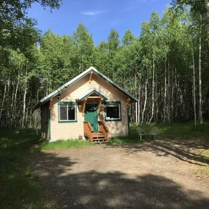 Talkeetna’s Mount Dall Cottage - easy access from Parks Highway, no chores!