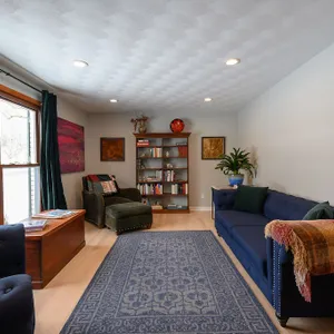 .6 Walk to Carmel Midtown (Palladium). Plus massage chair & purple mattress