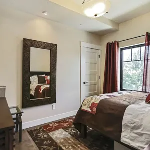 Aspenwood Manor- Luxury Thai-inspired 3bed/2ba Condo downtown!