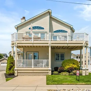 Stone Harbor - 5th Home from Beach (86th St) walk downtown, beach & new pool