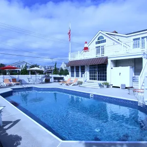 South End Avalon Beach Block, 3rd House From Beach, Large Pool, Ocean Views