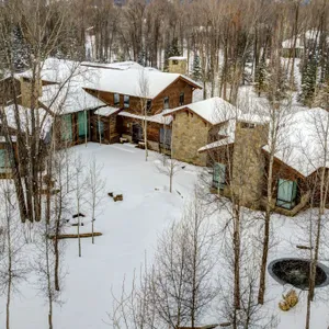 Abode at Three Bears | Stunning Wilderness Estate for  All Seasons!