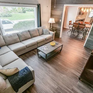 Walk to ND and Eddy Street, ProCleaned ** Comfy **  Updated